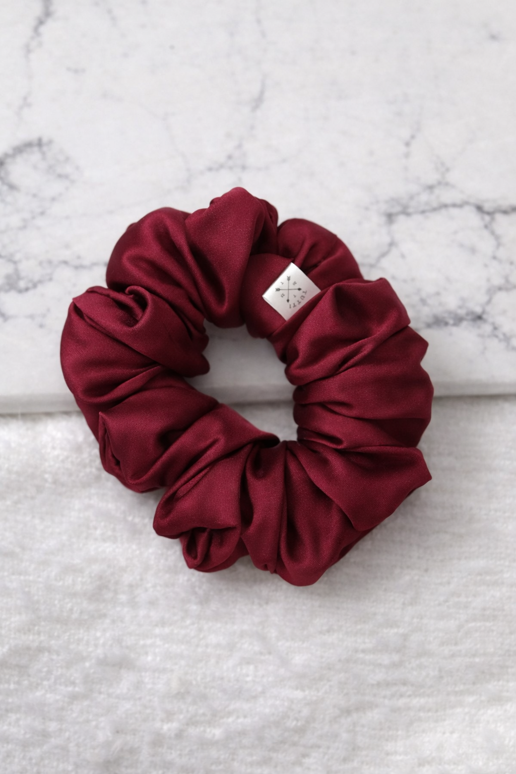 Plaukų gumytė iš Armani šilko